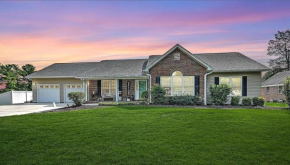 Charming Getaway with In-Ground Pool, Hot Tub Jacuzzi, and Cozy Firepit